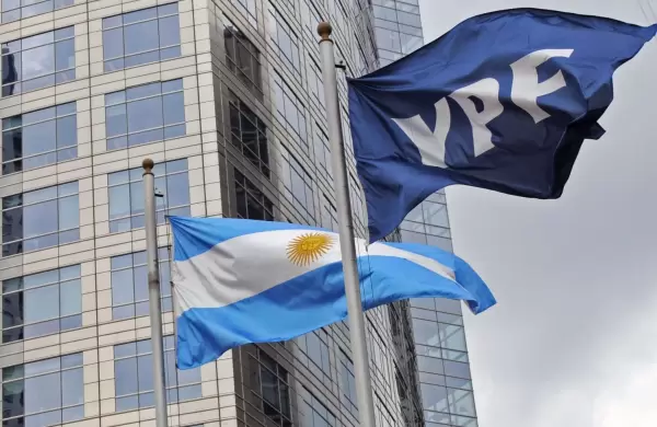 El CEO de YPF presentó su renuncia "por motivos personales"