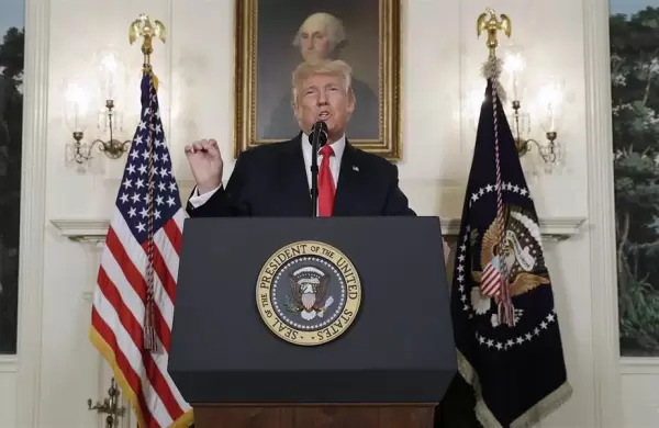 Charlottesville: Trump disuelve dos consejos