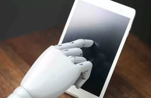 ¿Por qué la inteligencia artificial enfrenta a Musk y Zuckerberg?