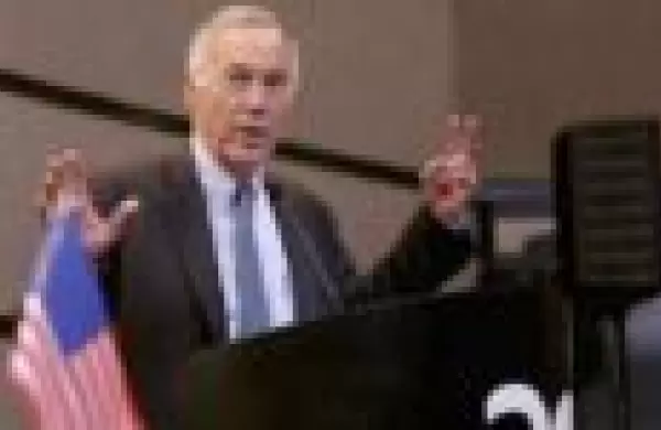 Steve Hanke: Argentina debería desechar el peso y dolarizar