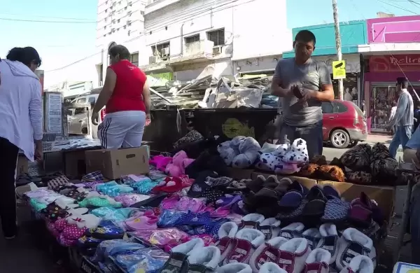 Las redadas antipiratería logran diezmar los puestos callejeros en la Ciudad