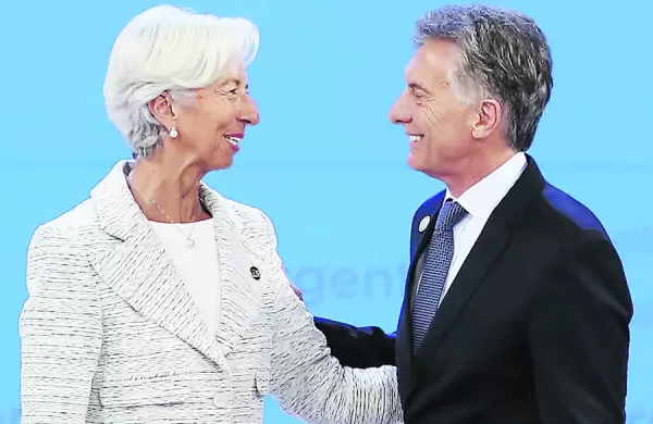 La deuda, una negociación que pone en jaque la libertad política de la futura gestión