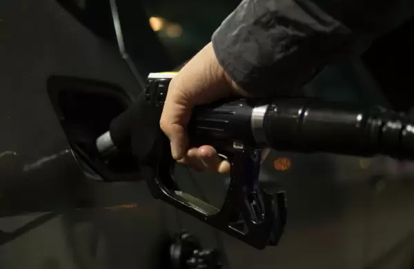 Diciembre caliente: habr aumento del impuesto a los combustibles del 5%