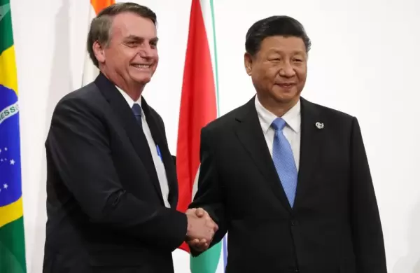 Brasil: Paulo Guedes negocia un tratado de libre comercio con China