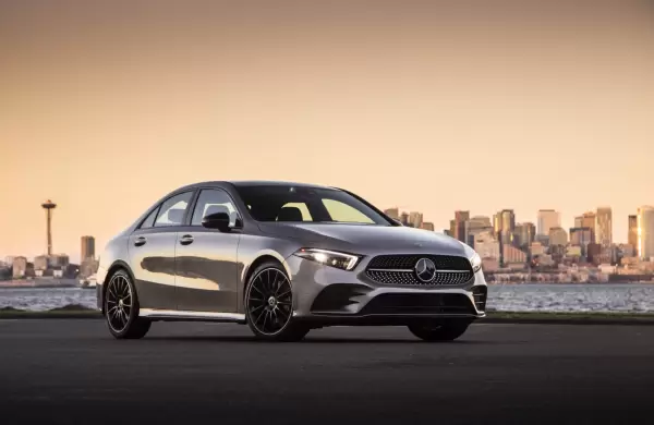 Mercedes-Benz presentó el Clase A Sedán