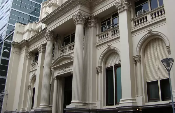 El Central establece "recaudos especiales" para que los bancos bloqueen transferencias de US$ 200