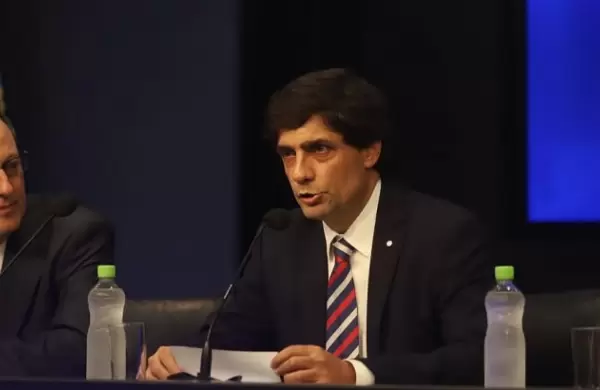 Tras las medidas de Lacunza, el dólar cerró en $ 60 con una fuerte caída de las reservas