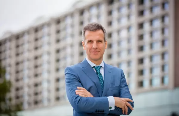 Para Martn Redrado, lo que viene es ms cepo a los dlares