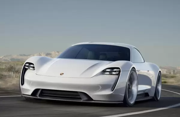 Con el deportivo eléctrico Taycan, Porsche le quita clientes a Tesla