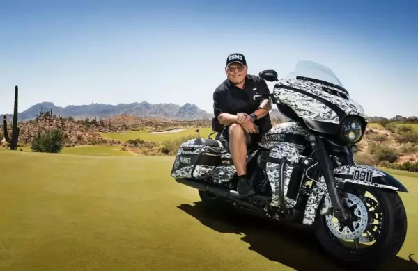 Por qué el creador de GoDaddy devolvió el préstamo de rescate que le hizo el Gobierno de EE.UU.