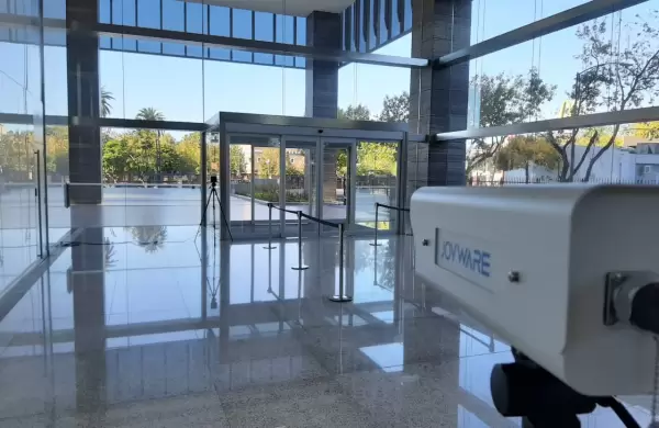 Cámaras termográficas: comienzan a tomar temperatura a la distancia en edificios corporativos