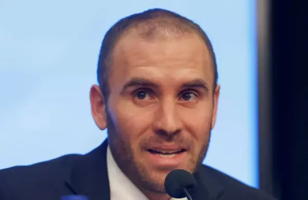 Entre Jamaica y Omn: Argentina est entre los 10 pases con mayor riesgo financiero segn The Economist