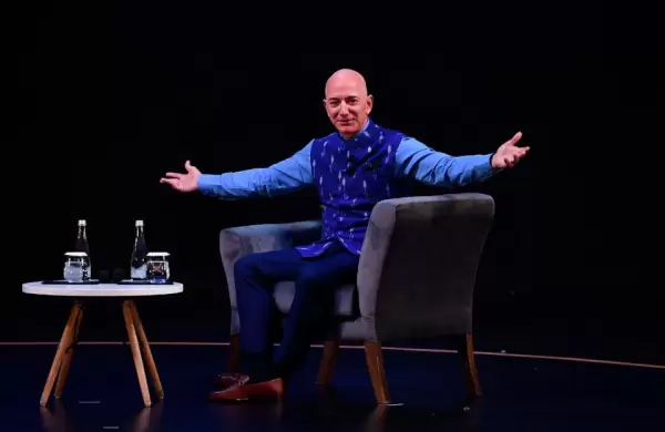 La regla del 'silencio incmodo': la tcnica que Jeff Bezos y Tim Cook aplican en reuniones