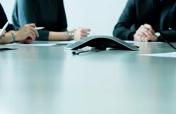 Coronavirus y puestos de trabajo: el 53% de las empresas detuvieron sus planes de contratación