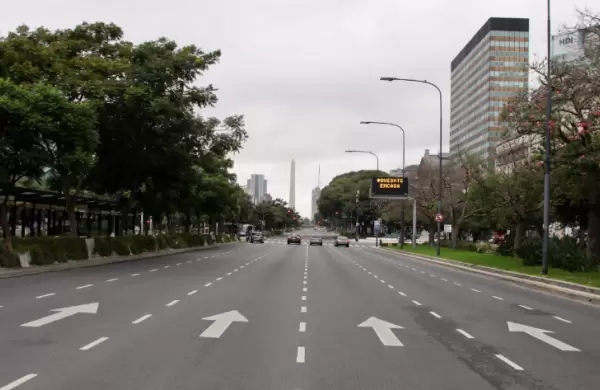 Un mes de cuarentena: cómo impactó en servicios públicos, transporte y combustibles