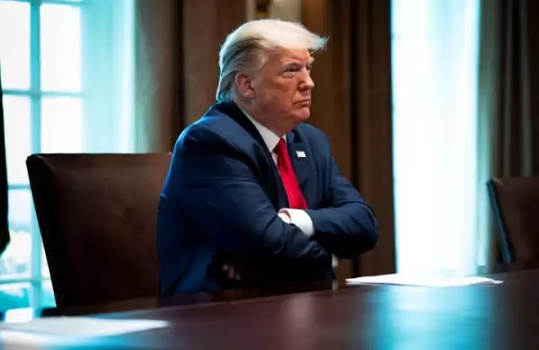 Se demoran los cheques de estímulo de US$ 1.200 porque Trump quiere firmarlos