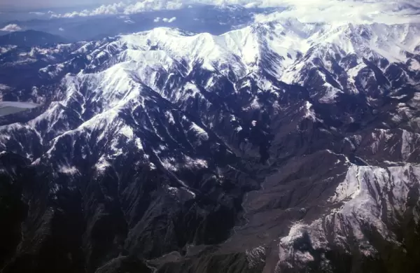 La cuarentena bajó la contaminación en India y volvió a aparecer el Himalaya en el horizonte