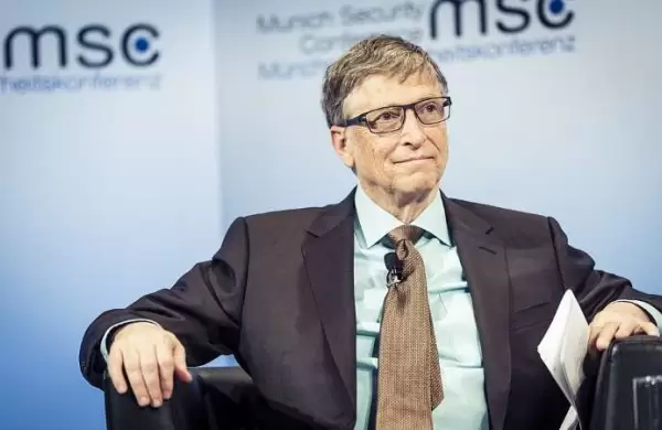 Comienzan las pruebas de una de las vacunas contra el coronavirus que financia Bill Gates