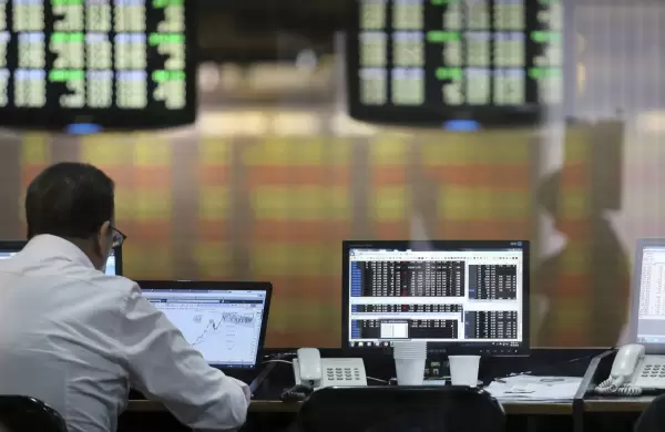 El riesgo país ya supera los 1.400 puntos y casi triplica los valores de enero