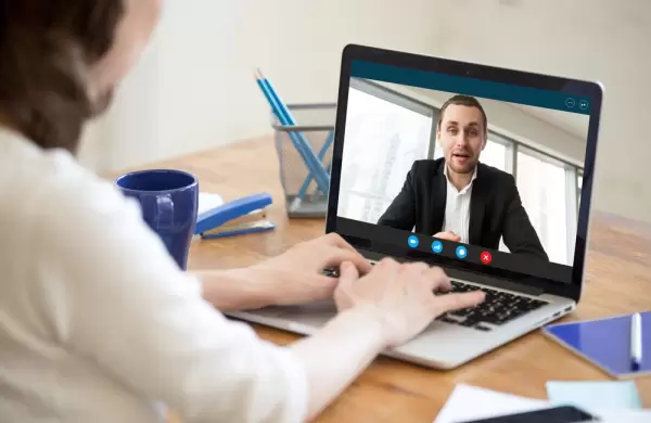 Tips para hacer una videoconferencia con estilo