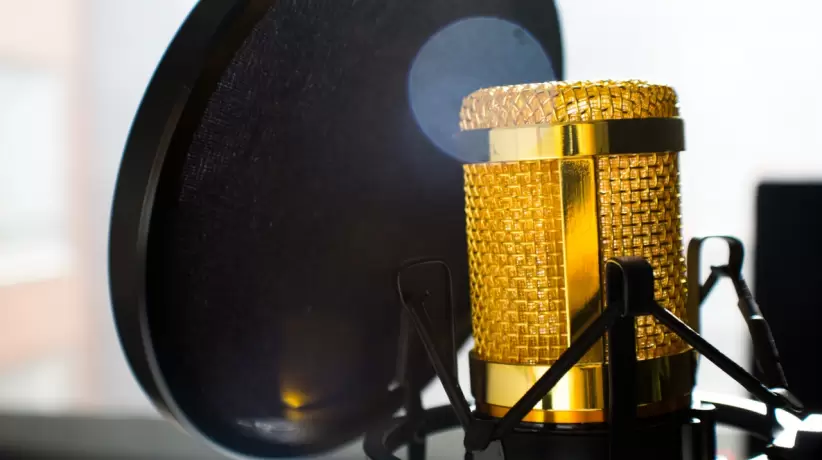 close-up-photo-of-gold-colored-and-black-condenser-682082