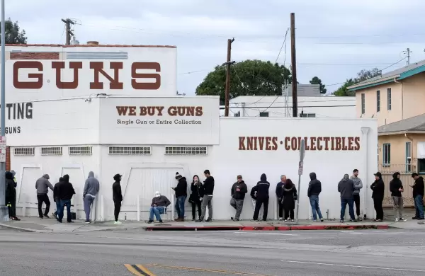El miedo al coronavirus genera escasez de armas y balas en EE.UU.