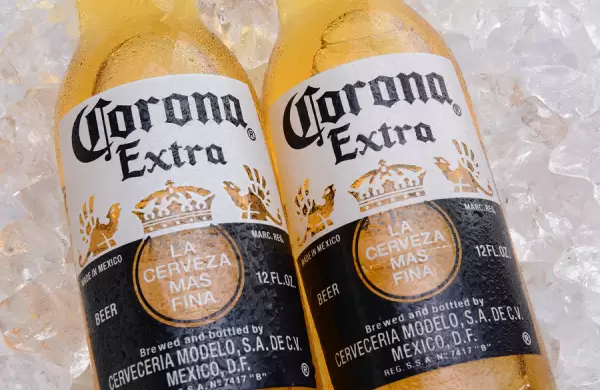 Más problemas para Corona: acciones de Constellation Brands caen 10% con el freno a su nueva planta en México