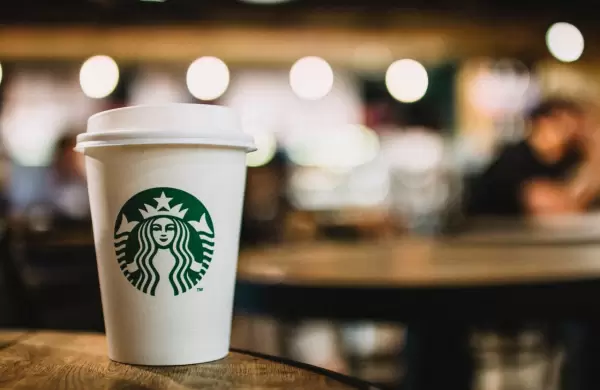 Starbucks se suma a las sanciones: dejar Rusia y cerrar 130 locales