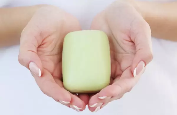 Aceleran la producción de jabón ante el pico de la demanda