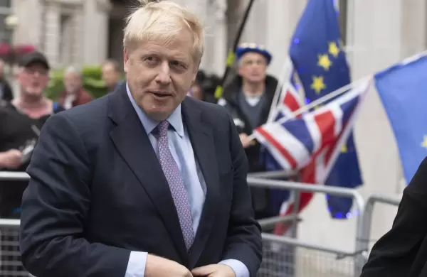 Por qué la solución inglesa al coronavirus puede ser un gran error