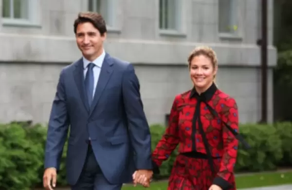 La esposa de Justin Trudeau dio positivo por coronavirus y el premier canadiense permanecerá aislado