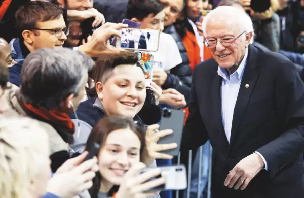 Bernie Sanders supera con lo justo la primera prueba
