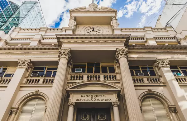 El Banco Central subi 300 puntos bsicos la tasa de inters