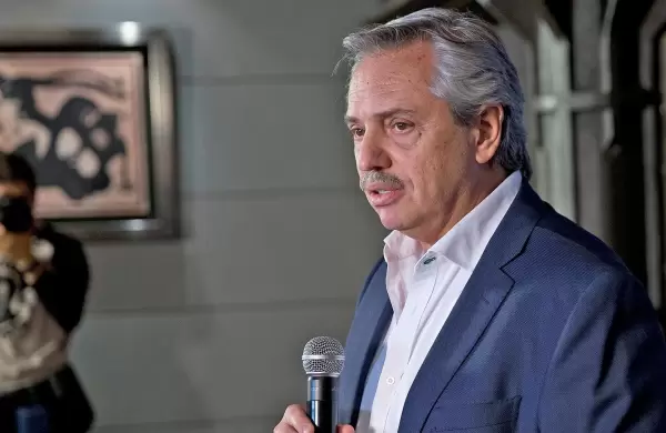 El Gobierno revisará las tarifas de servicios públicos pero las mantendrá ?pesificadas?