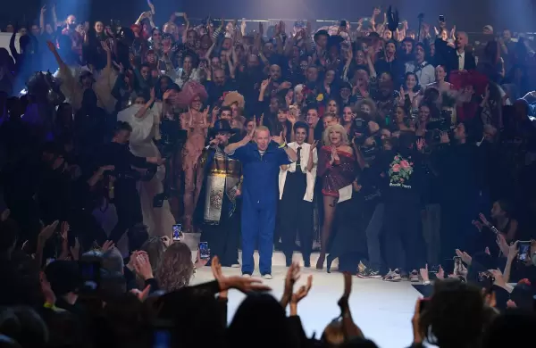 El mtico diseador Jean Paul Gaultier se retir de las pasarelas con un desfile de antologa