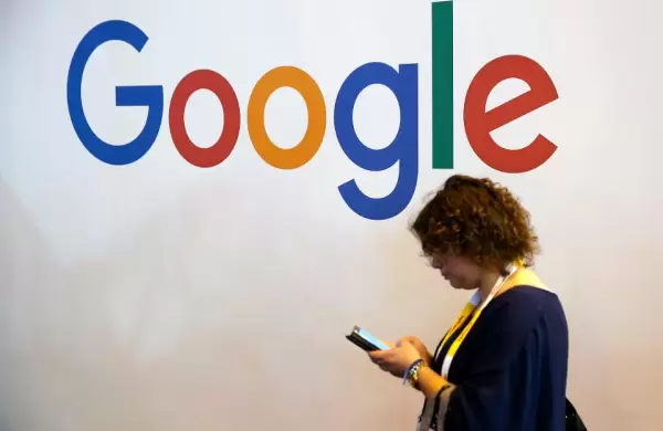 Davos: Francia insiste con el impuesto Google