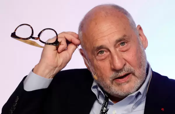 Stiglitz en Davos: los bonistas argentinos deben aceptar “recortes significativos”