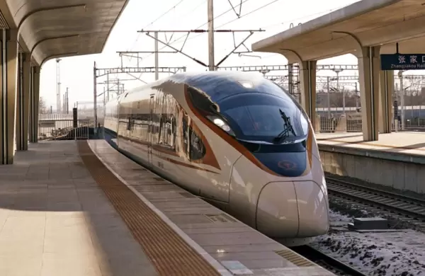China estrenó el tren bala más rápido del mundo, que además es autotripulado