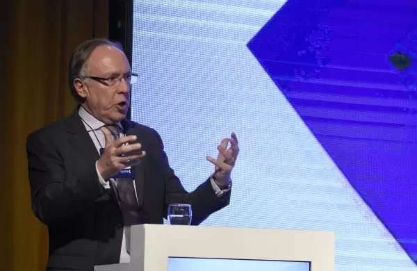 Nielsen viaja a Davos para buscar inversiones en Vaca Muerta