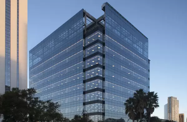 Oficinas premium: los alquileres bajaron 5,5% en dólares y la vacancia llegó al 6,4%