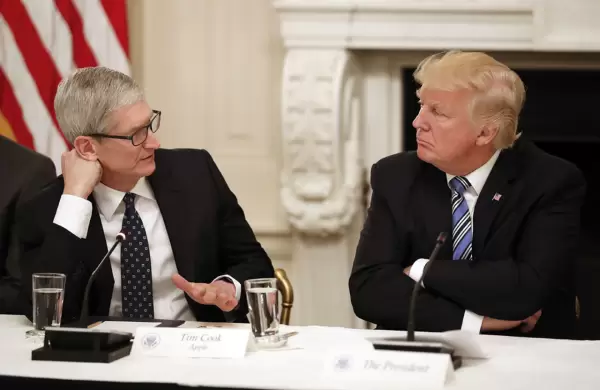 Trump le reprocha a Apple su negativa a desbloquear iPhones para combatir el crimen