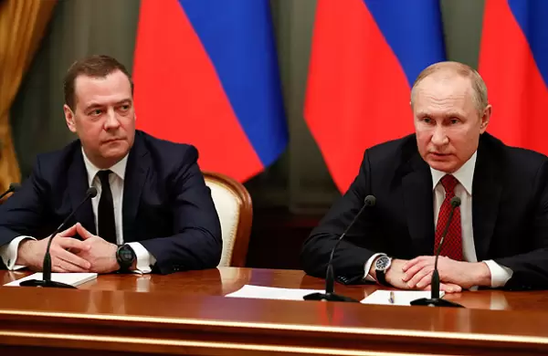 Rusia: renunció el primer ministro, Dimitri Medvedev, luego de la propuesta de Putin de cambiar la constitución