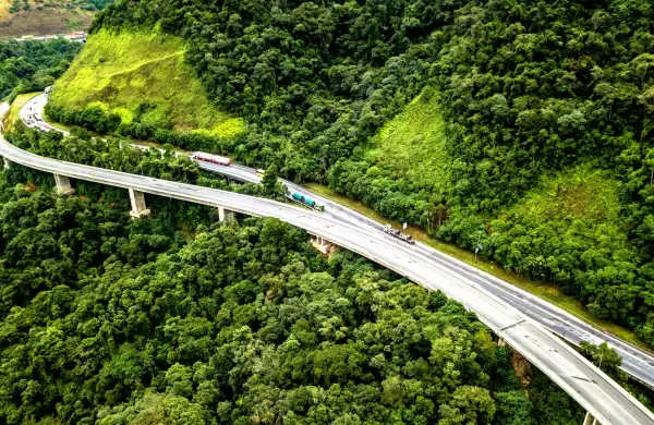 Brasil privatiza la mayor red de autopistas del país