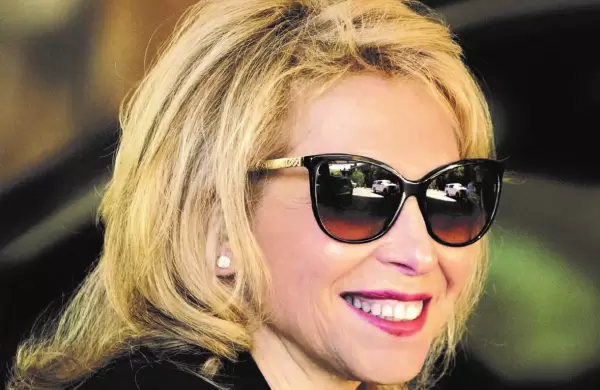 Qui�n es Shari Redstone, la mujer que logr� la fusi�n de Viacom y CBS