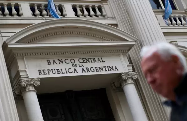 El Banco Central sube la tasa mínima de plazos fijos a 30%