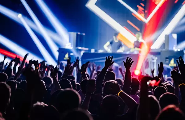 Cmo es el festival virtual con escenarios y reas de interaccin cuyos ingresos irn 100% a artistas y emprendedores involucrados