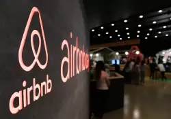 De debutar en la Bolsa a frenar todo: el futuro incierto de  Airbnb