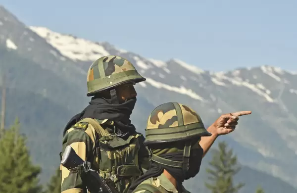 Al menos 20 soldados muertos en Cachemira: ¿Por qué se están enfrentando China e India?
