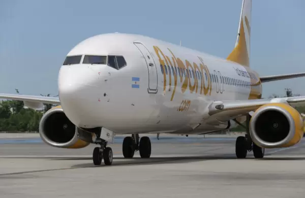 COVID-19, "política incierta" y "falta de apoyo": FlyBondi se "solidariza" con Latam