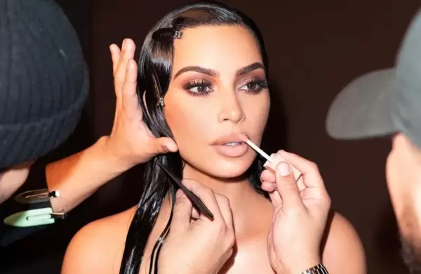 Coty vuelve a invertir en las Kardashian: Kim vende el 20% de KKW Beauty por US$ 200 millones
